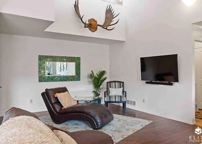 Coastal Place - Best Location In Downtown!