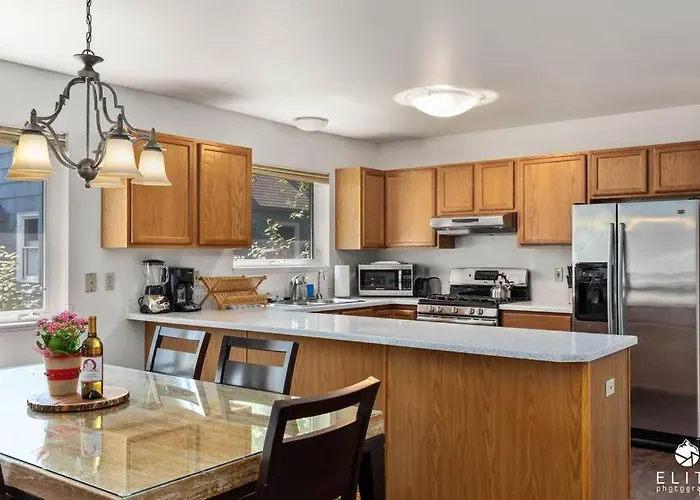 Coastal Place - Best Location In Downtown!