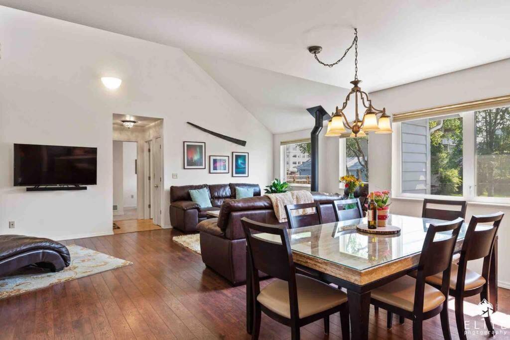 Coastal Place - Location In Downtown! *